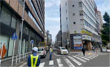 地上から電車でお越しの方03